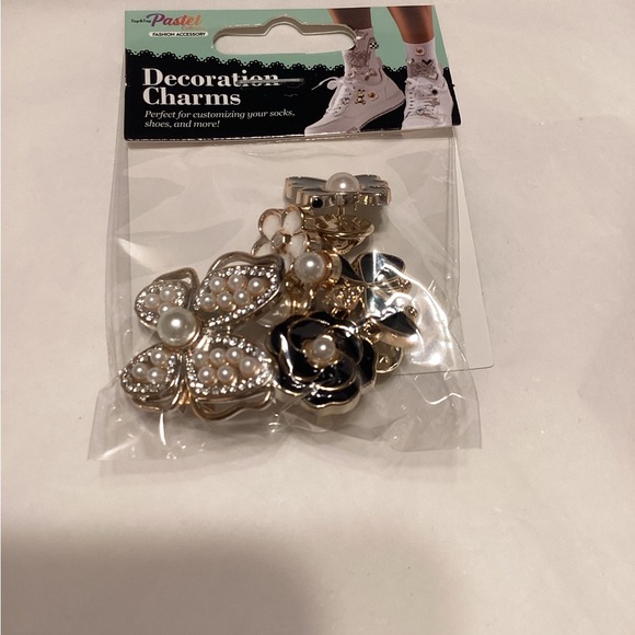 SOCKS & SNEAKERS LIMITED EDITION CHARMS… - Picture 1 of 1